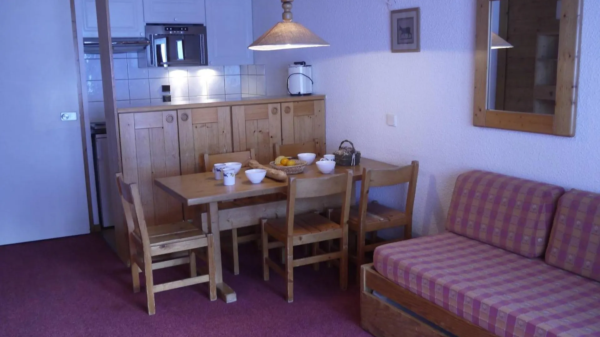 Charmant Appartement A Meribel Avec Balcon Et Acces Direct Aux Pistes - Fr-1-355-36 0*,  France