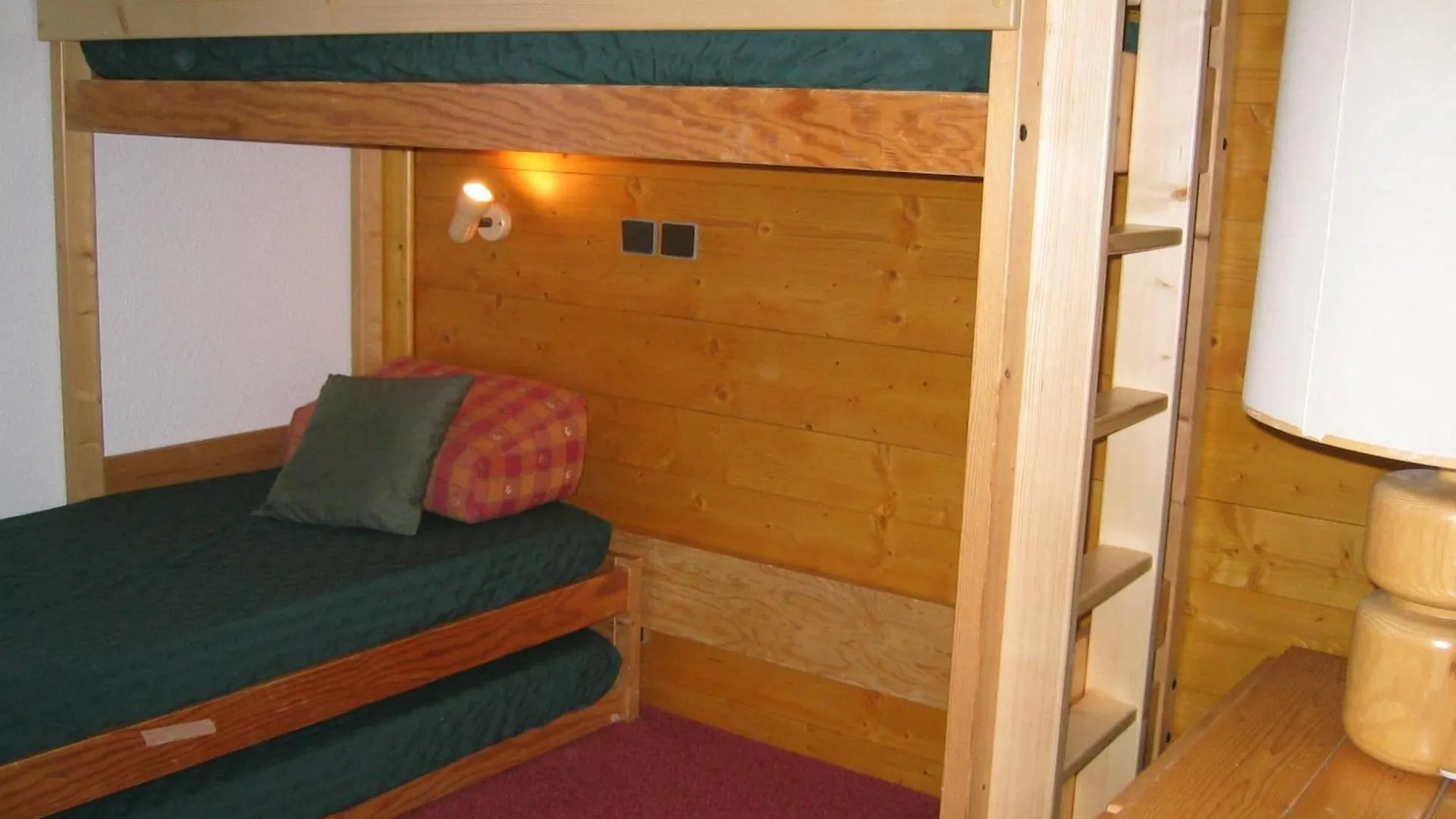 Charmant Appartement A Meribel Avec Balcon Et Acces Direct Aux Pistes - Fr-1-355-36